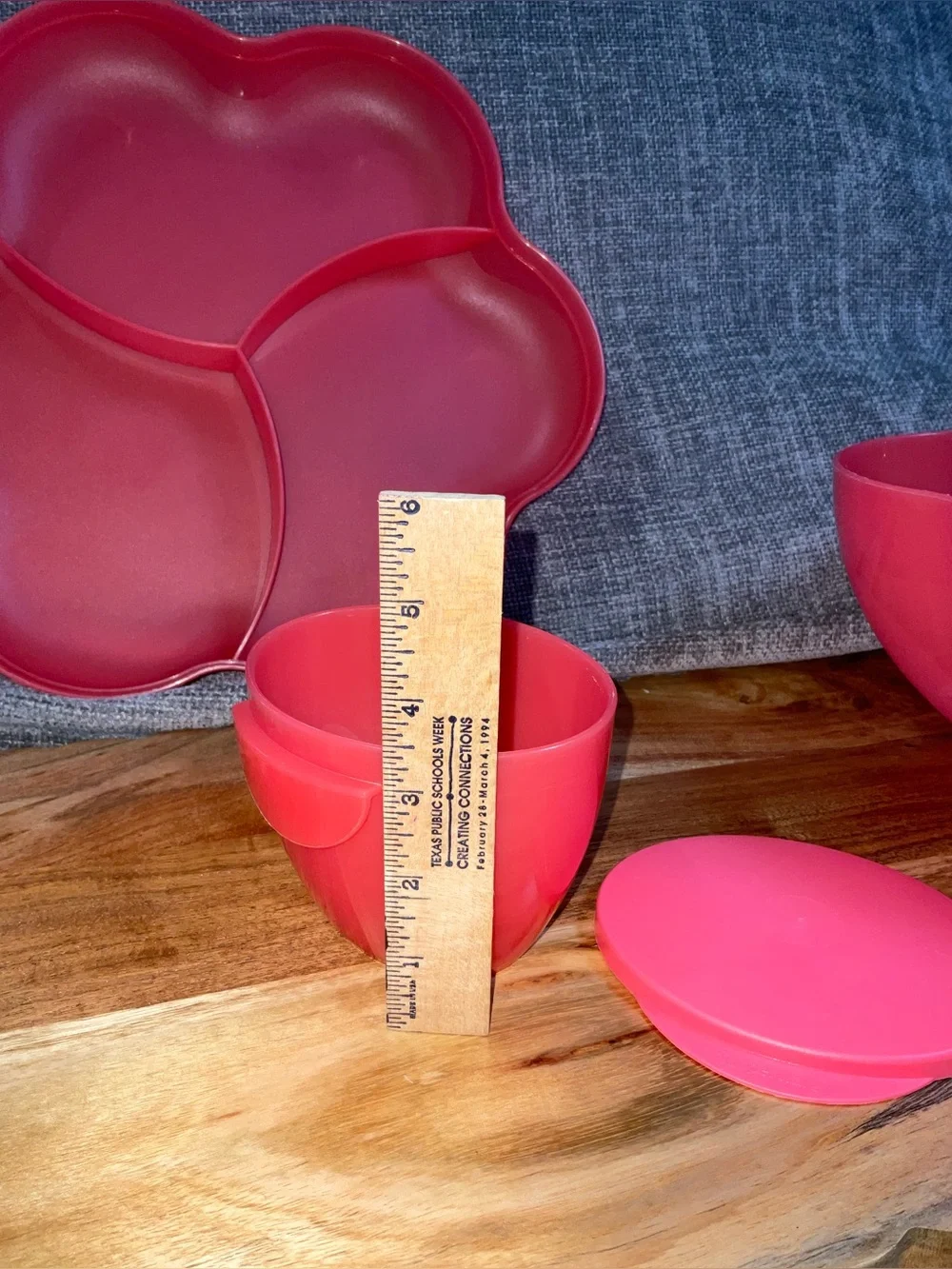 Tupperware - Chip N Dip Set with Dip Bowl 1.5 Gallon - Guava
